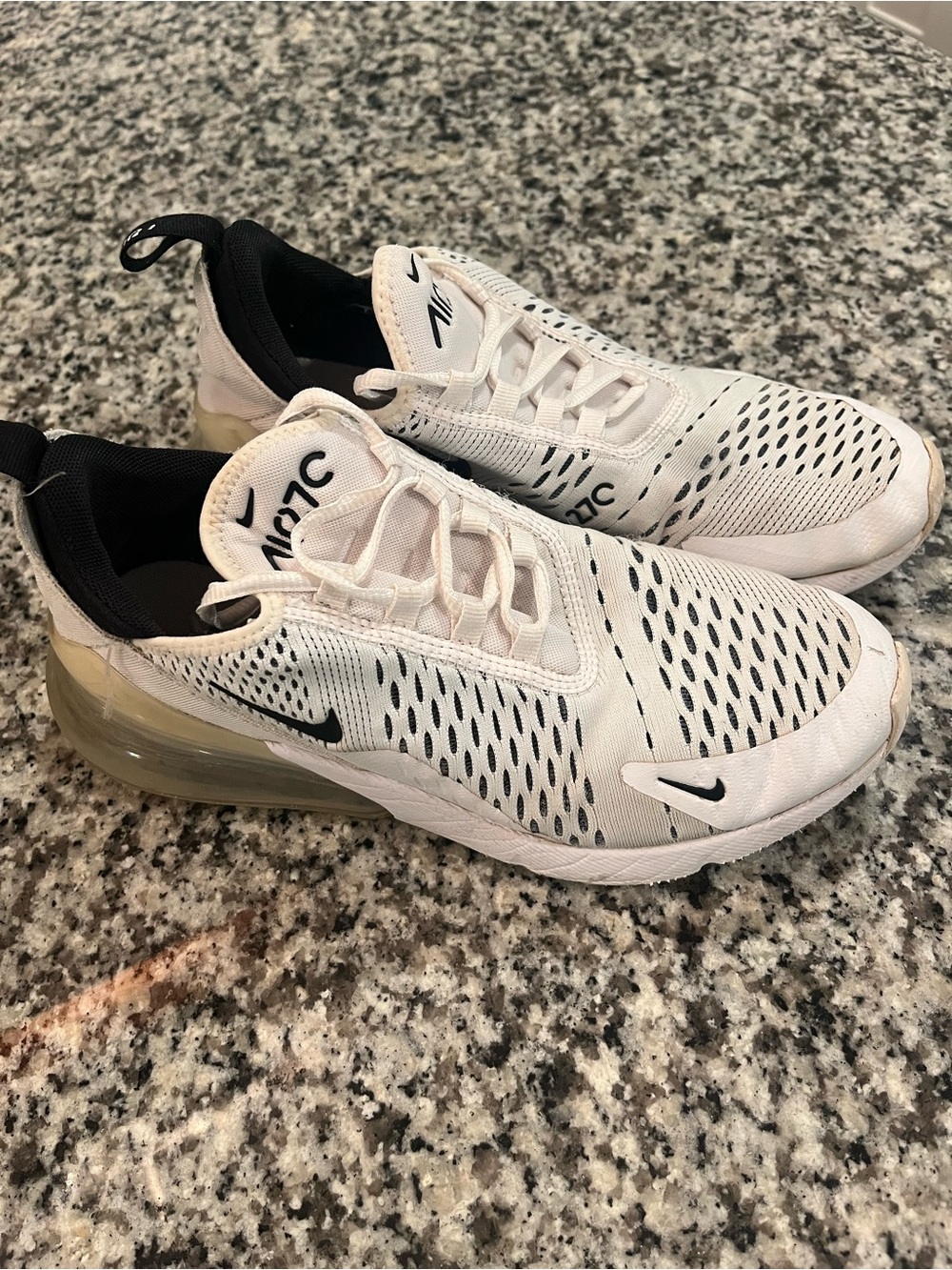 ✔️Nike White and Black Air Max 270 👟Lightweight Sneakers
